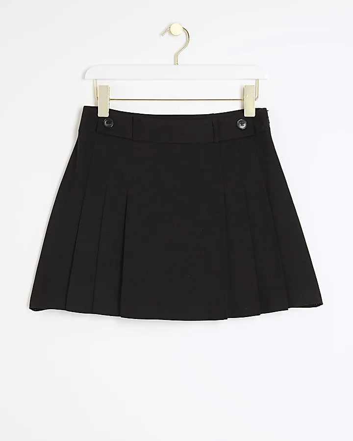 Black pleated skirt