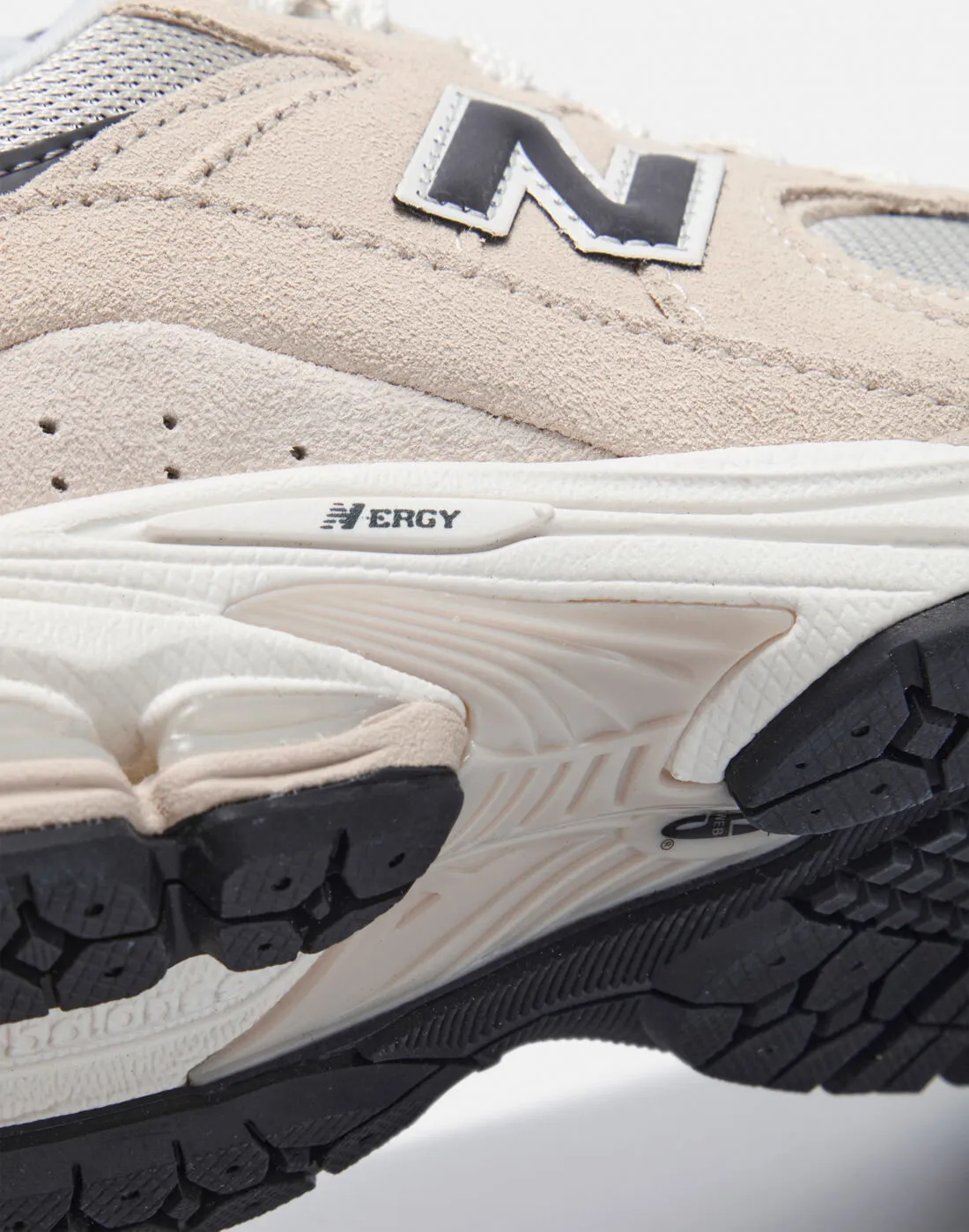 New Balance Adults 2002R Trainers