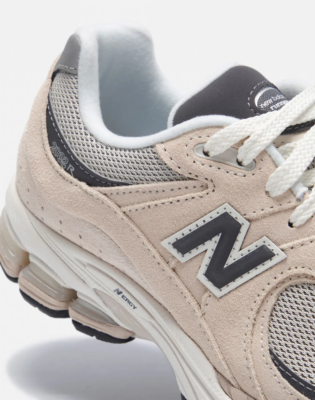 New Balance Adults 2002R Trainers